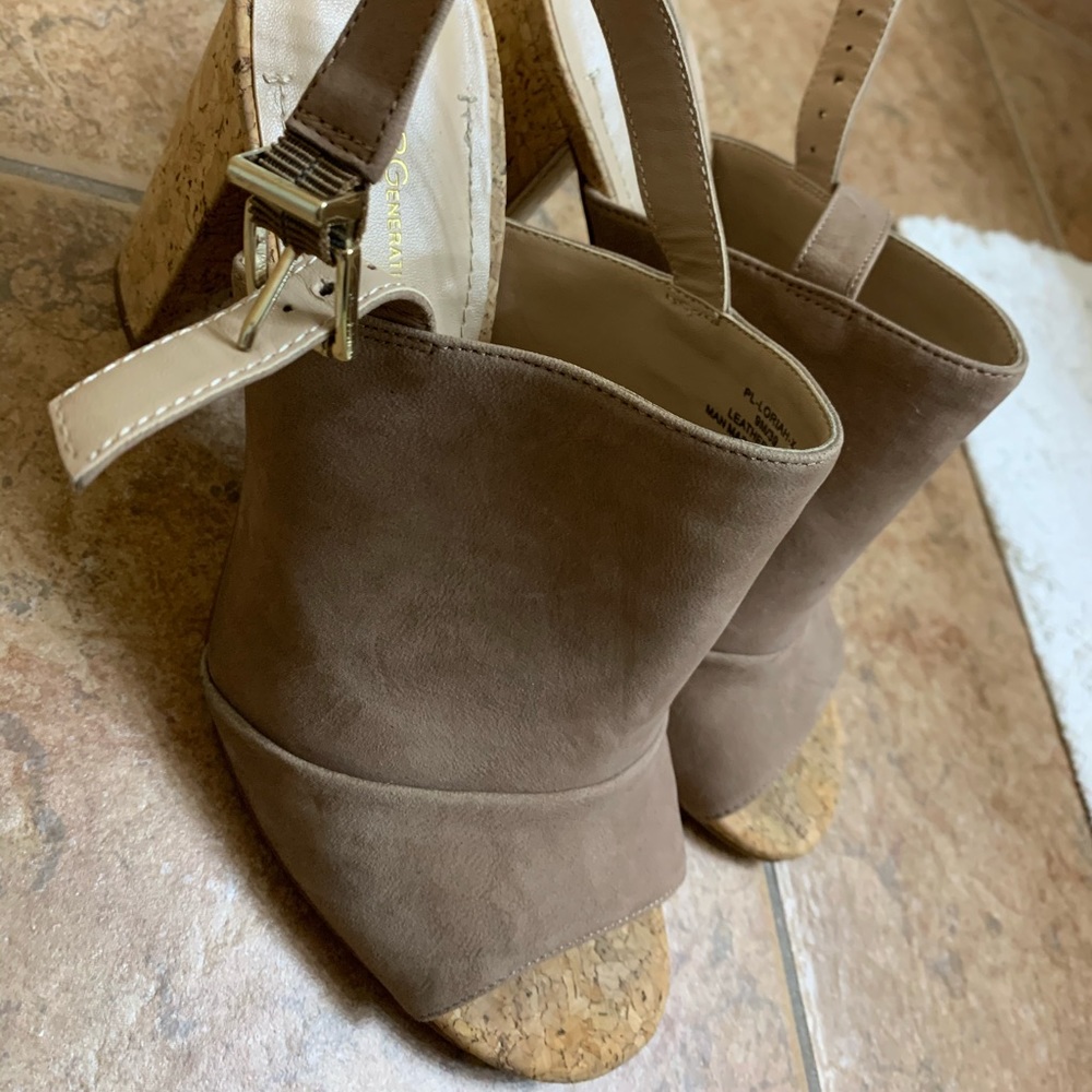 BCBG tan heels
